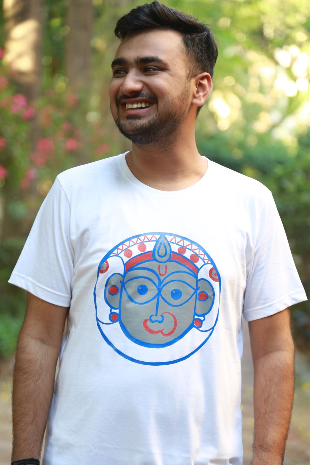 This beautifully designed and hand drawn printed t-shirt features Shri Krishna in blue